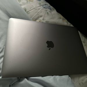 MacBook Air 13 Inch (2020)